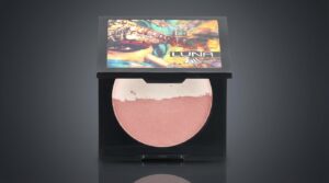 بودرة لونا ثري دي تان جلو البرونزية لإشراقة دافئة | Luna 3D Tan Glow Bronzing Powder