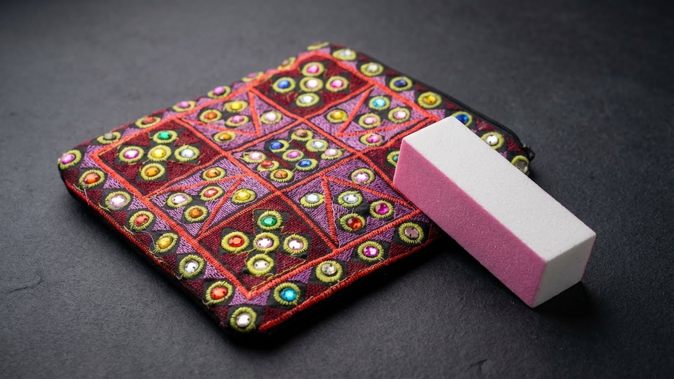 حقيبة كلاتش مطرزة يدويًا بزخارف تراثية وأحجار ملونة