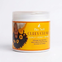 كريم بايو سوفت للشعر الكيرلي Bio Soft Curly Cream في عبوة بيضاء بملصق أصفر
