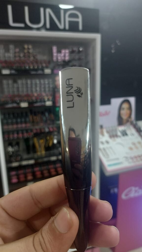 آيلاينر لونا سائل أسود مقاوم للماء 4.5 مل | Luna Waterproof Liquid Eyeliner Black - 4.5ml آيلاينر لونا سائل أسود مقاوم للماء 4.5 مل | luna waterproof liquid eyeliner black 4.5ml
